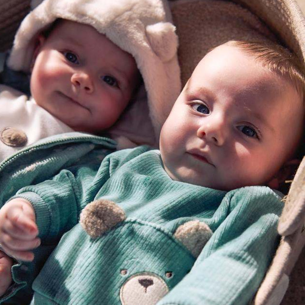 a picture of two babies