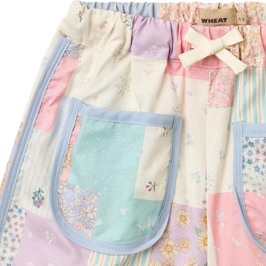 Wheat Shorts Carrie - 1018-261 9618 Patchwork Flowers