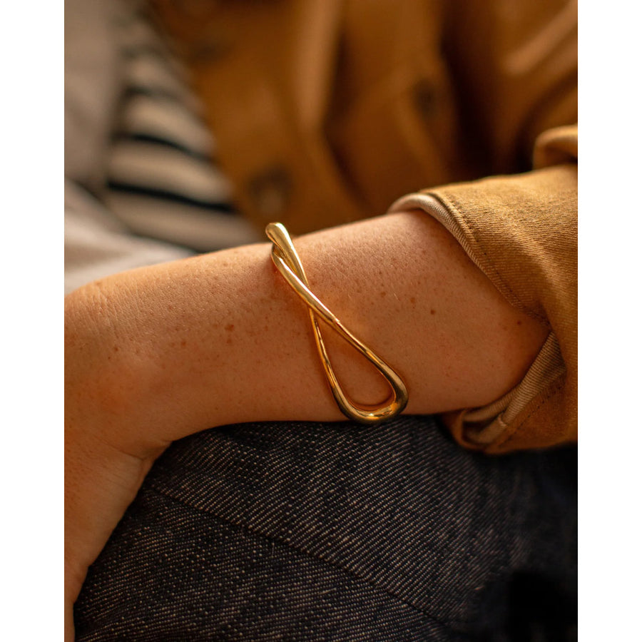 Chalk Twisted Bangle - Gold