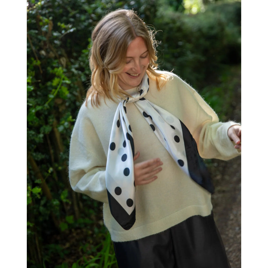 Chalk Wren Scarf - Spot Black